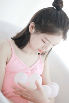 《楼梯间的秘密》插曲热吻片段