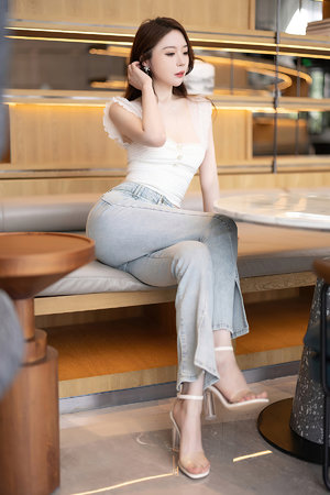 张艺谋拆冰墩墩盲盒