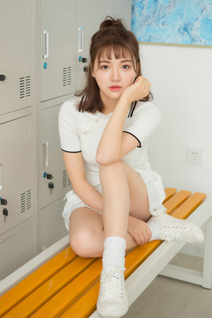 《年轻的女教师》HD