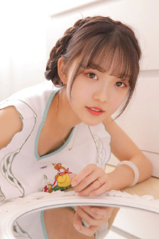 三根硕大一起挤入她的花苞演员表