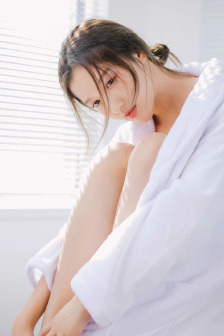 两峰夹小溪地湿又无泥的用法