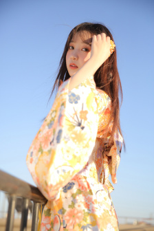 双男一女的三人组合